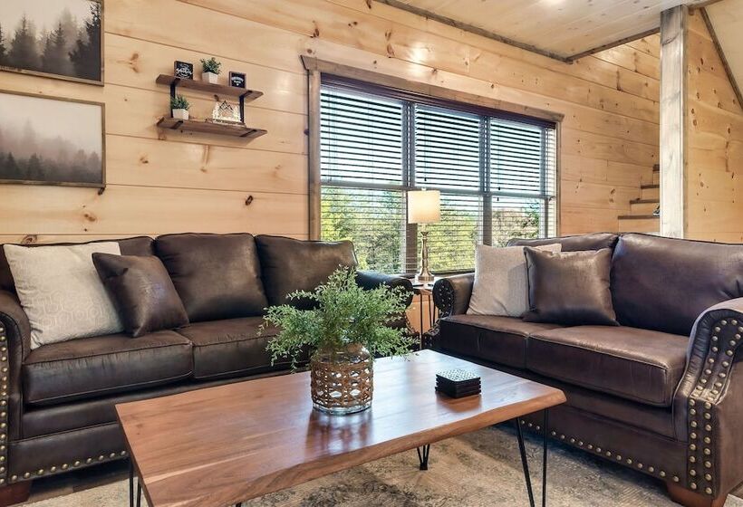 Modern Cabin W/ Pool, Hot Tub, Games & More!