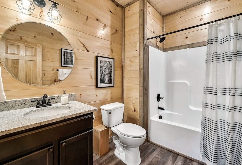 Modern Cabin W/ Pool, Hot Tub, Games & More!