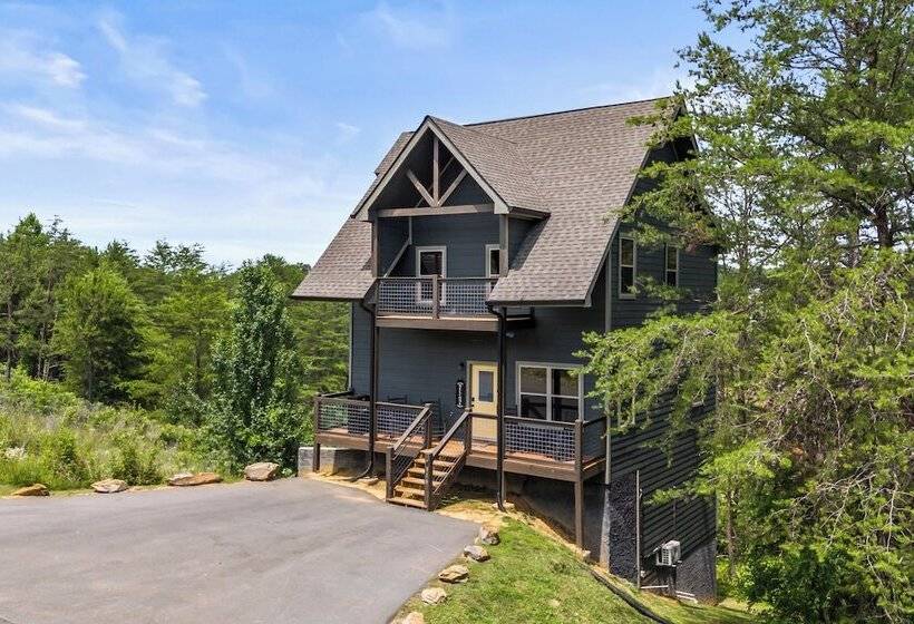 Modern Cabin W/ Pool, Hot Tub, Games & More!