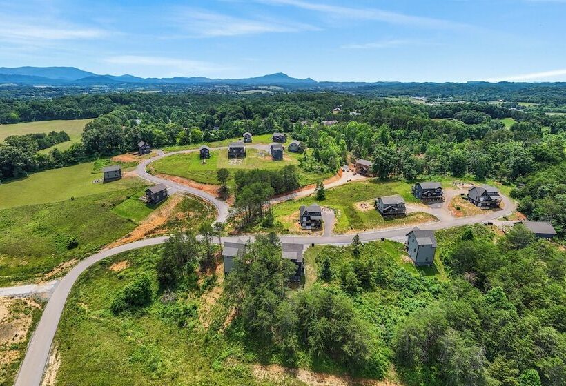 Modern Cabin W/ Pool, Hot Tub, Games & More!