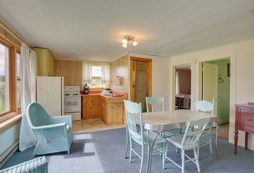 Historic Honesdale Cabin On Farm & Animal Rescue!