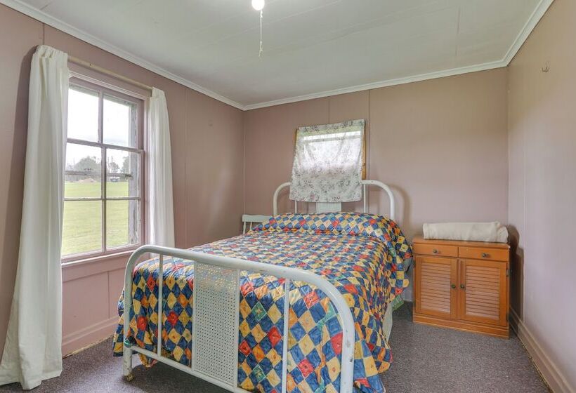 Historic Honesdale Cabin On Farm & Animal Rescue!