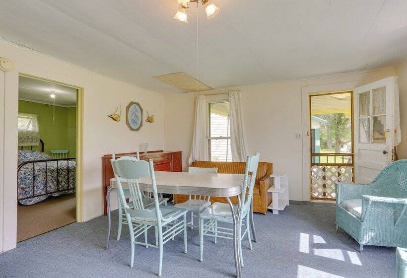 Historic Honesdale Cabin On Farm & Animal Rescue!