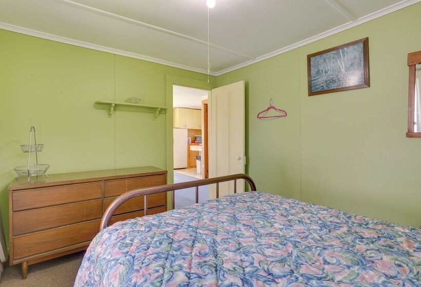 Historic Honesdale Cabin On Farm & Animal Rescue!