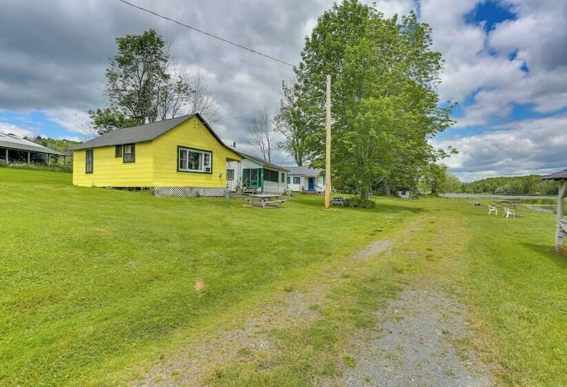 Honesdale Cabin On 110 Acre Farm: Pets Welcome!