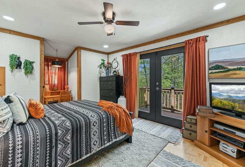 Stylish Cabin W/ Hot Tub, Games & More!