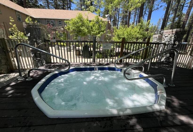 酒店 Camp Richardson Resort