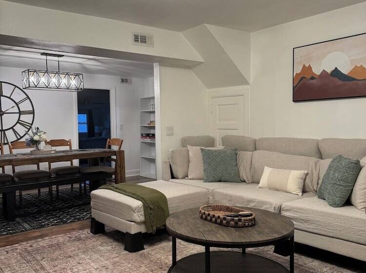 فندق Charming May Street Retreat