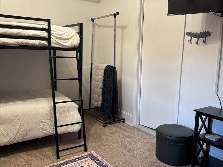 فندق Charming May Street Retreat