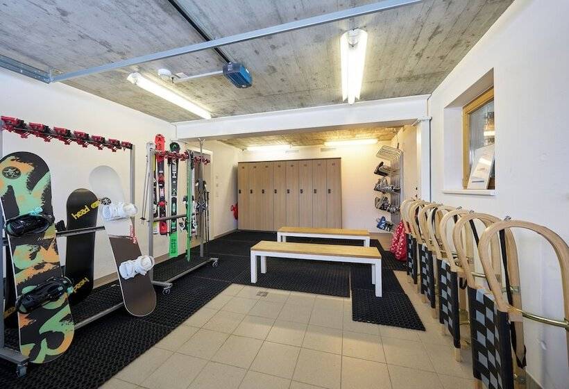 فندق Grischuna Mountain Lodge