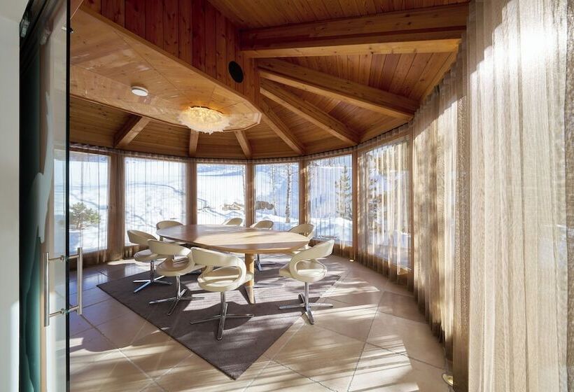 فندق Grischuna Mountain Lodge