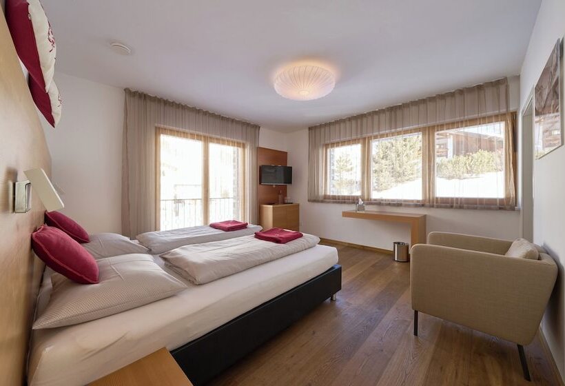 فندق Grischuna Mountain Lodge