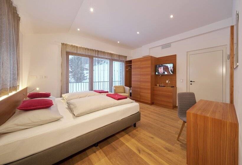 فندق Grischuna Mountain Lodge