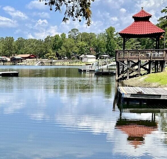 Отель Indian Creek Lodge