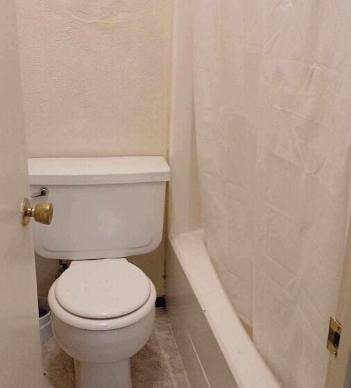 Отель Indian Creek Lodge