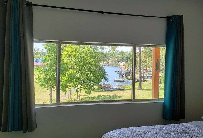 Отель Indian Creek Lodge