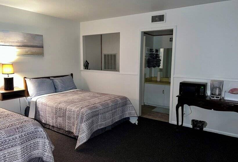 Отель Indian Creek Lodge