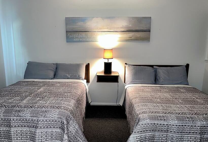 Отель Indian Creek Lodge