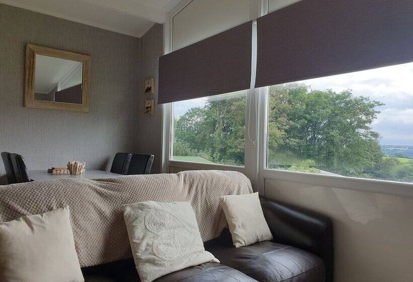 בית מלון כפרי Lovely Lodge Next To The Mansion House Llansteffan