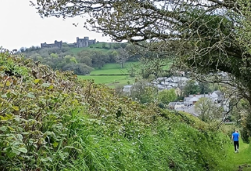 호텔 Lovely Lodge Next To The Mansion House Llansteffan