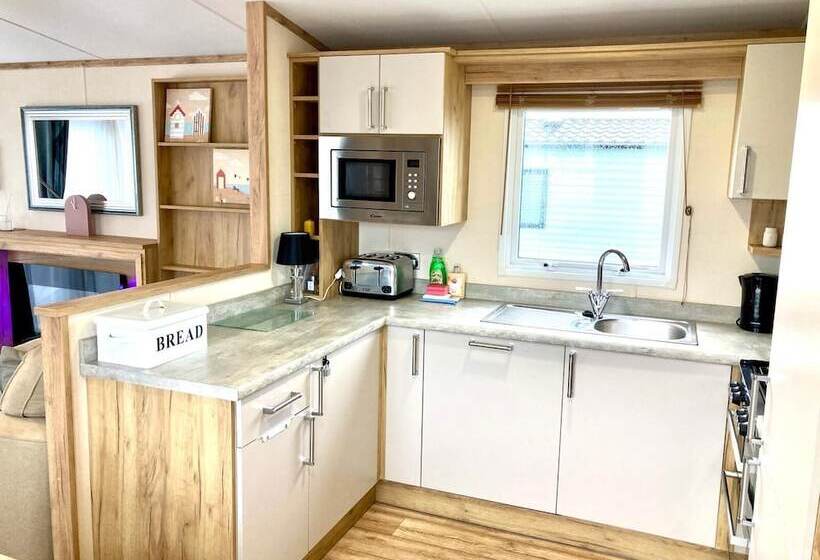 Отель Luxurious Comfort At 102, Duckpool Lodge In Bude