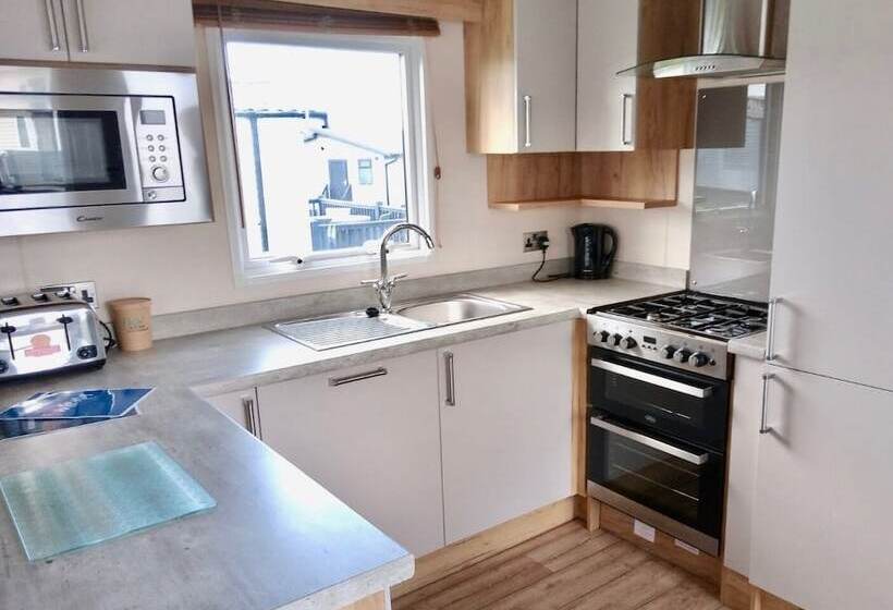 Отель Luxurious Comfort At 102, Duckpool Lodge In Bude