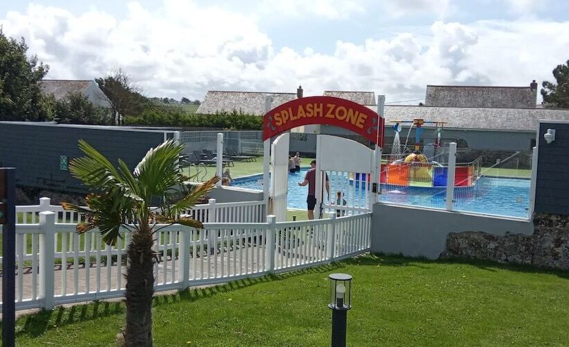 Отель Luxurious Comfort At 102, Duckpool Lodge In Bude