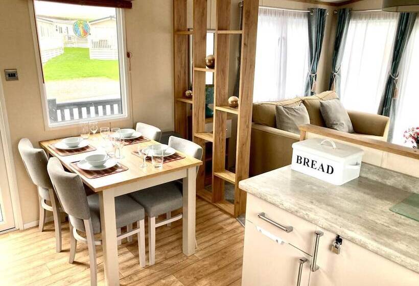 Отель Luxurious Comfort At 102, Duckpool Lodge In Bude