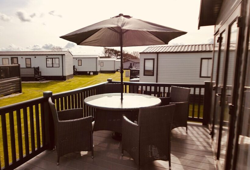 Отель Luxurious Comfort At 102, Duckpool Lodge In Bude