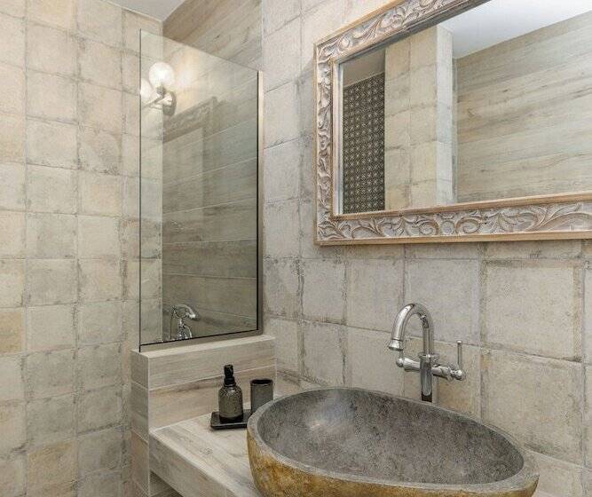 בית מלון כפרי Meydani Suites