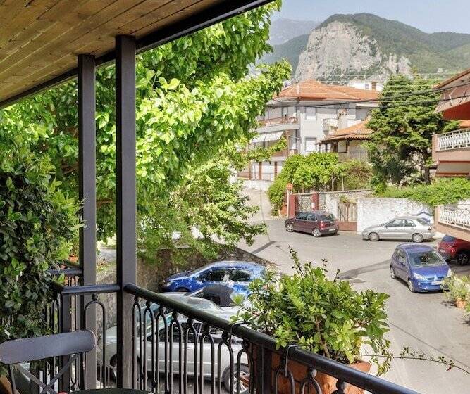 בית מלון כפרי Meydani Suites