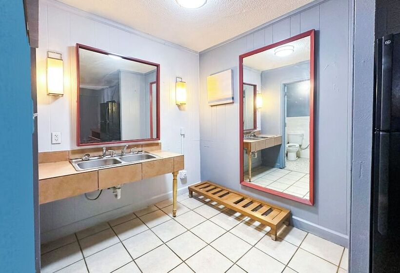 فندق Sunrise Inn By Oyo Albany