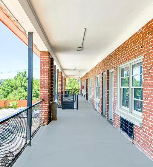 فندق Sunrise Inn By Oyo Albany