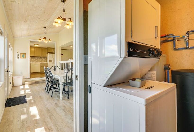 Howe Retreat W/ Fire Pit + Private Boat Dock!