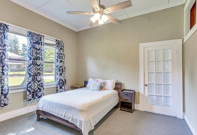 Jackson Family Home ~ 5 Mi To Downtown!