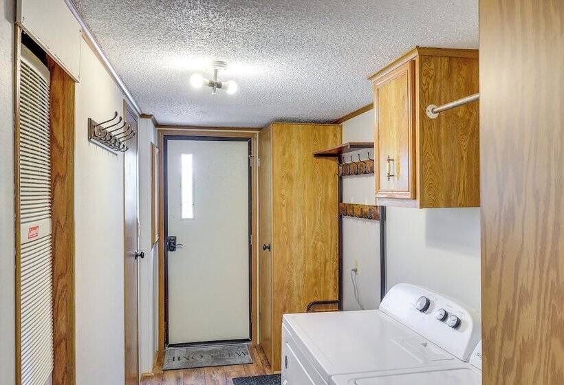 Kadoka Home ~ 22 Mi To Badlands National Park!