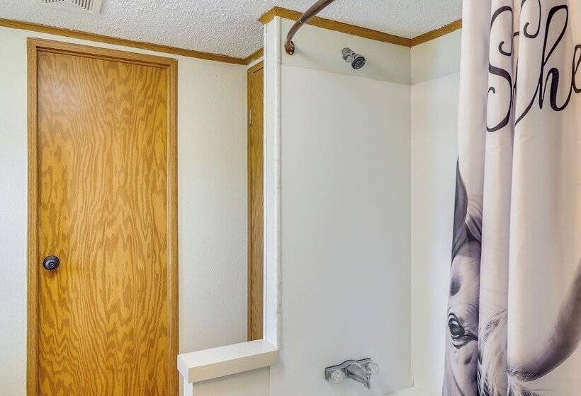 Kadoka Home ~ 22 Mi To Badlands National Park!