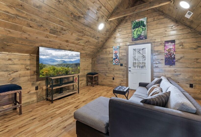 Mountain Retreat W/ Hot Tub & Games! Sleeps 10!