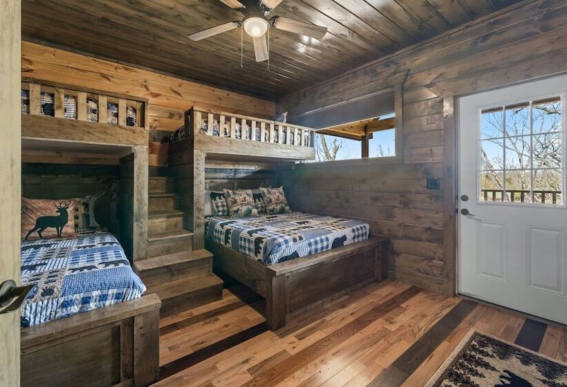 Mountain Retreat W/ Hot Tub & Games! Sleeps 10!