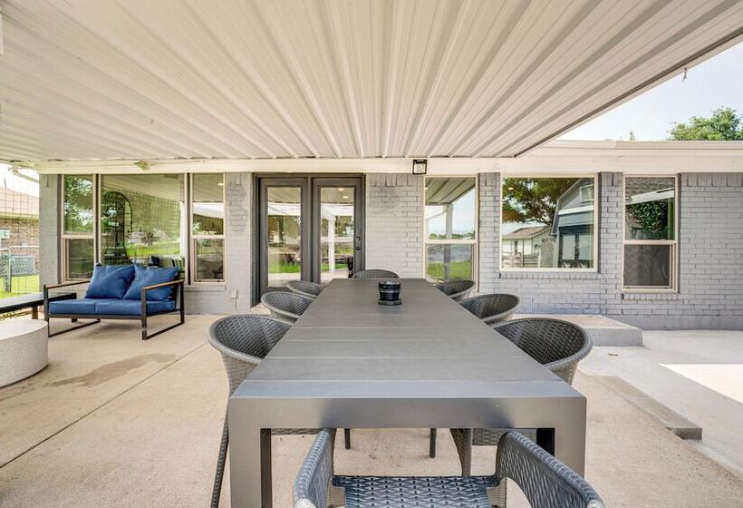 Lakefront Granbury Home W/ Patio, Fire Pit & Dock!