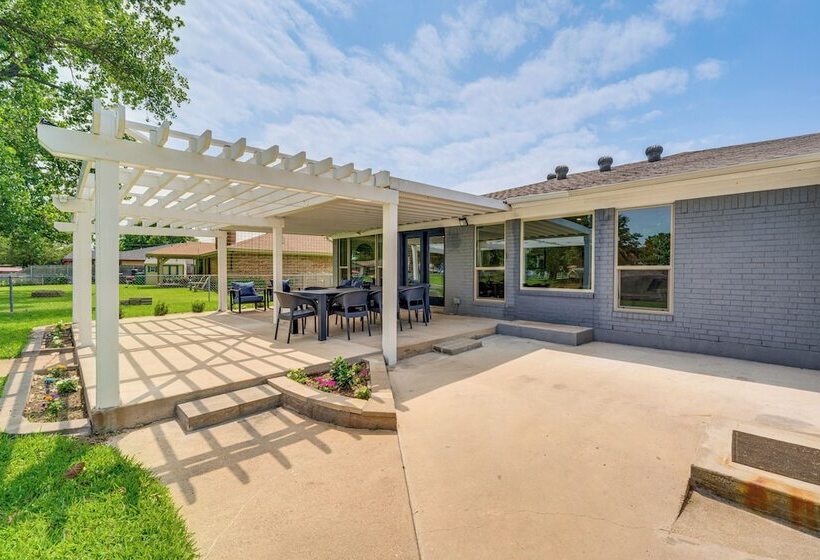 Lakefront Granbury Home W/ Patio, Fire Pit & Dock!