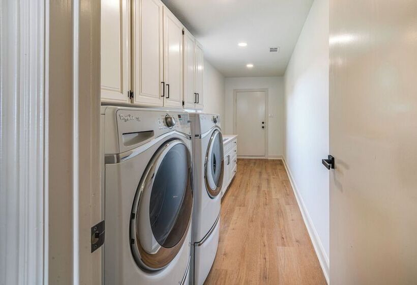 Lakefront Granbury Home W/ Patio, Fire Pit & Dock!