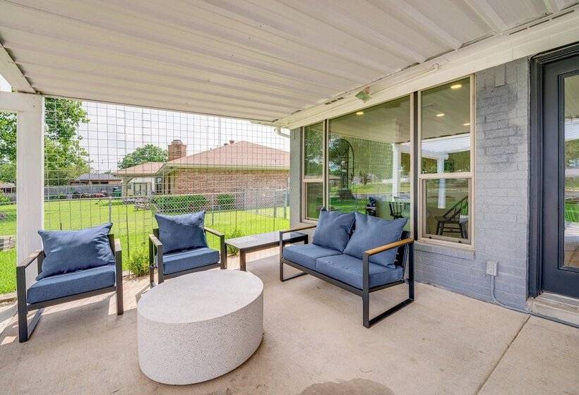 Lakefront Granbury Home W/ Patio, Fire Pit & Dock!