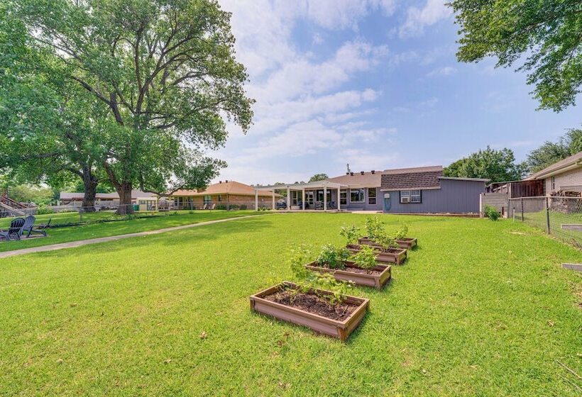 Lakefront Granbury Home W/ Patio, Fire Pit & Dock!