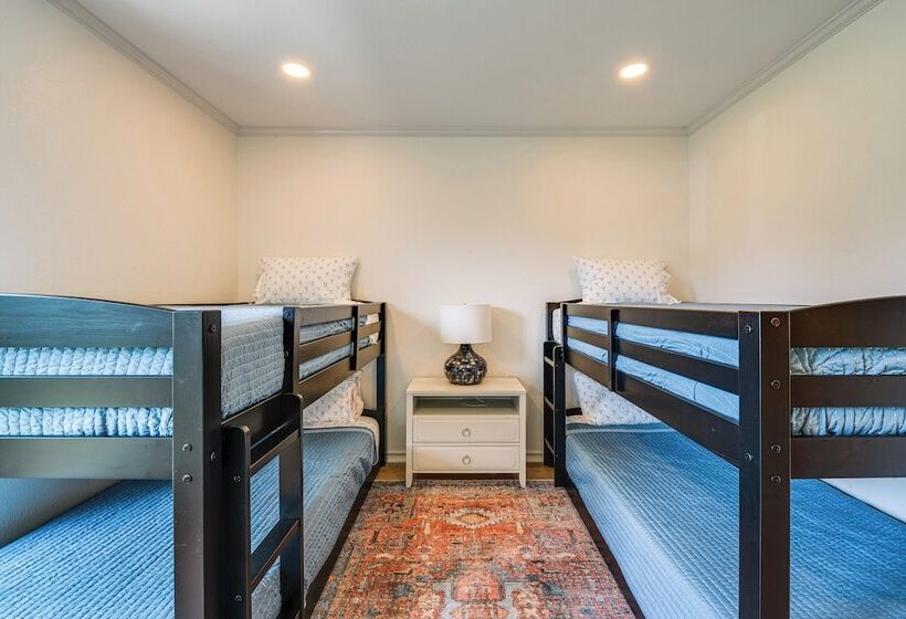 Lakefront Granbury Home W/ Patio, Fire Pit & Dock!