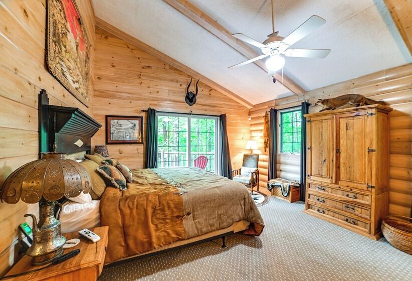 Lakefront Kuttawa Cabin W/ Private Dock & Hot Tub!