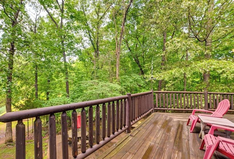 Lakefront Kuttawa Cabin W/ Private Dock & Hot Tub!