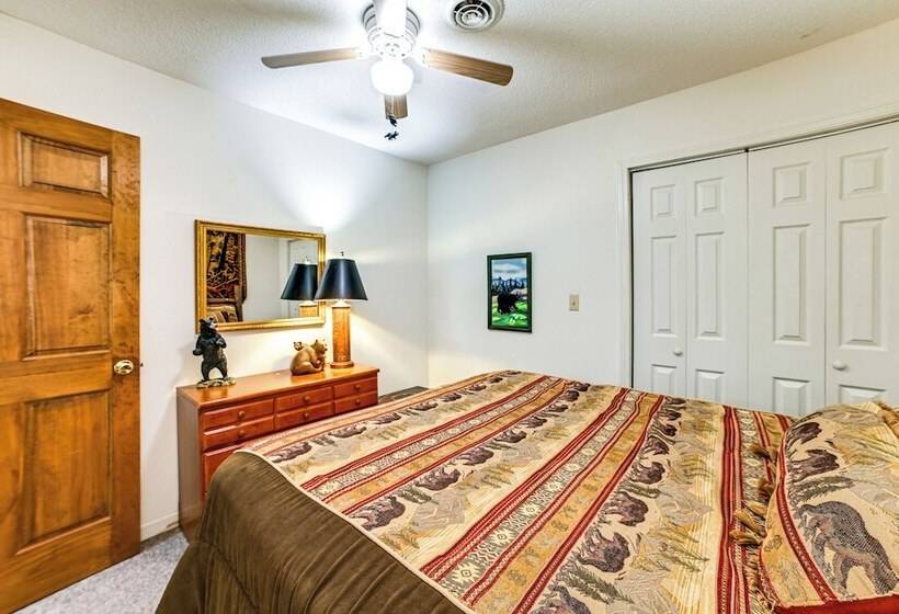 Lakefront Kuttawa Cabin W/ Private Dock & Hot Tub!