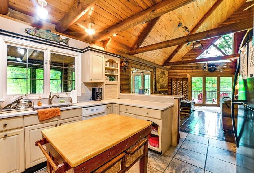 Lakefront Kuttawa Cabin W/ Private Dock & Hot Tub!