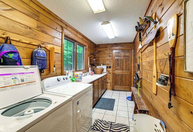 Lakefront Kuttawa Cabin W/ Private Dock & Hot Tub!